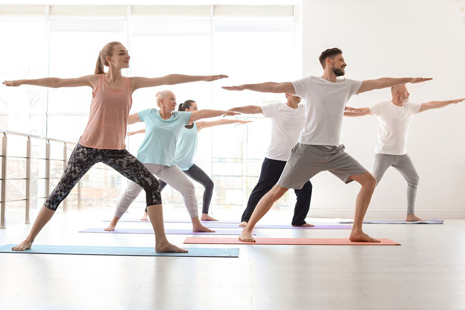 Yoga-Übungen im Innenbereich 